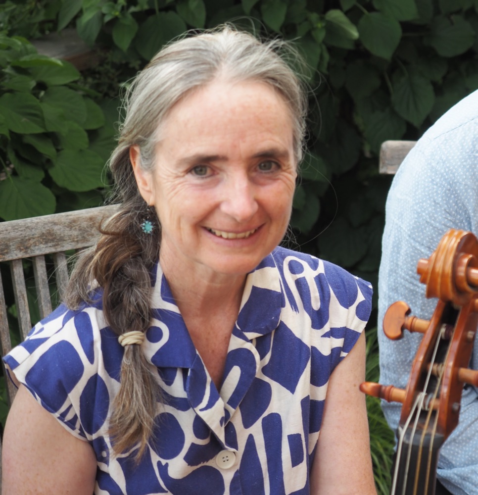 Simone Meyer mit Barockcello